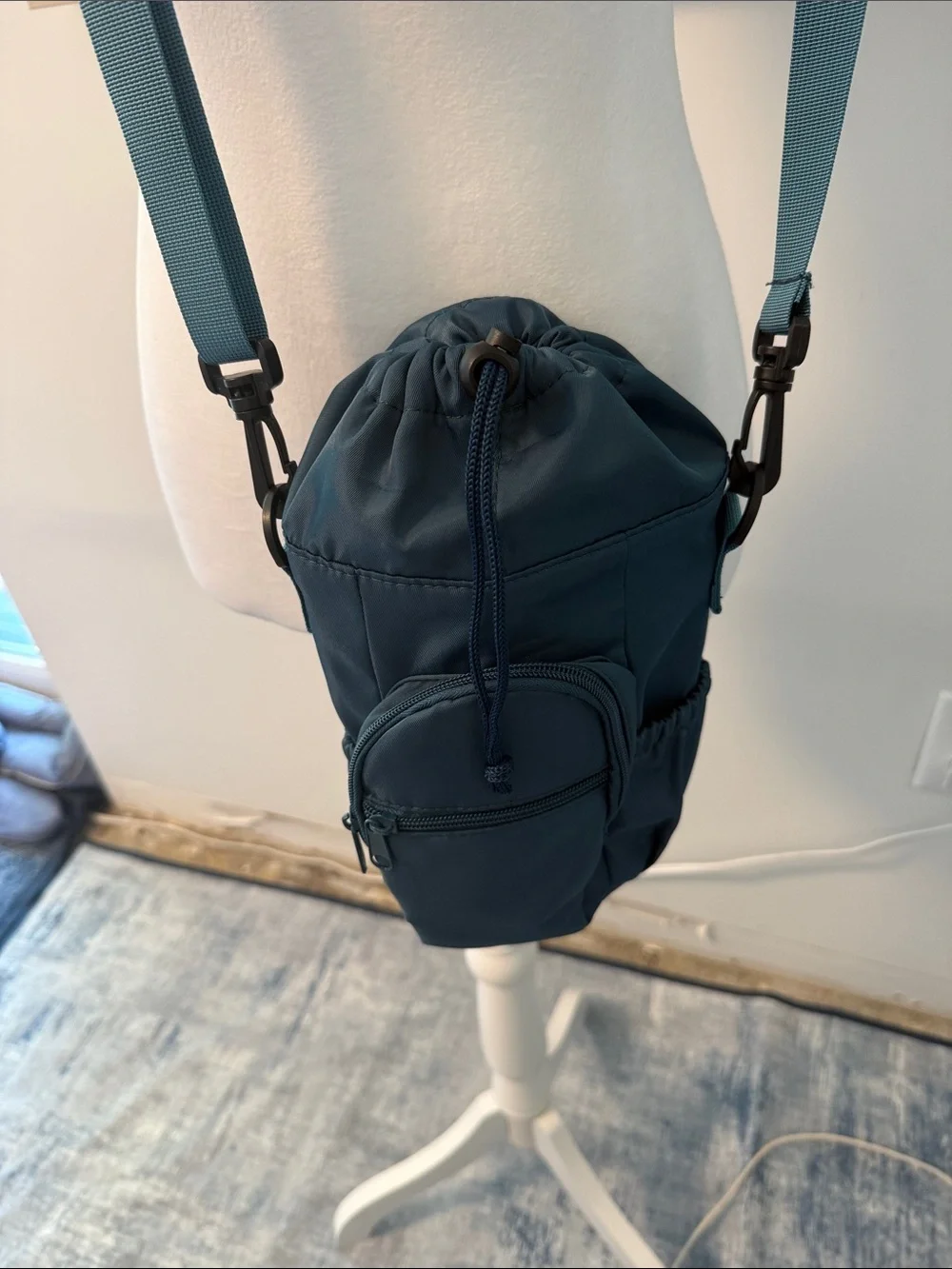 NWOT Blue Crossbody Drawstring Insulated Water Bottle Bag
